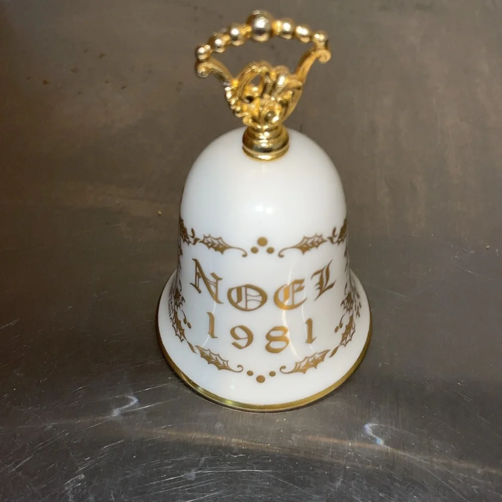 Gorham Fine China Courier and Ives Noel 1981 Porcelain Bell Christmas Gold Trim